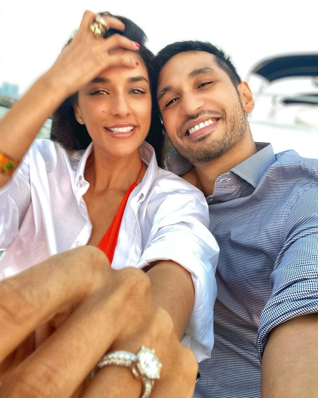 Arjun Kanungo loves girlfriend carla dennis Engaged : अर्जुन कानूनगो ने  गर्लफ्रेंड कार्ला संग की सगाई, फैंस ने दी ढेर सारी बधाई - Arjun Kanungo  engaged to girlfriend carla dennis