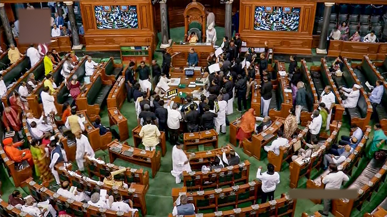 Rahul Gandhi मामले पर आज भी कटेगा संसद में बवाल! काले कपड़े पहनकर आएंगे कांग्रेस MP