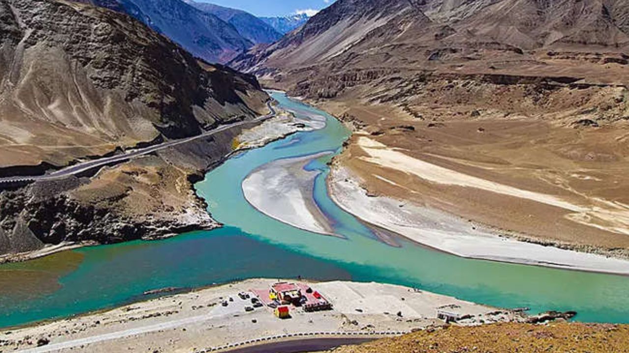 Indus Water: भारत के नोटिस से मजबूर पाकिस्तान! बोला- सिंधु जल संधि पर सुनेगा दिल्ली की बात